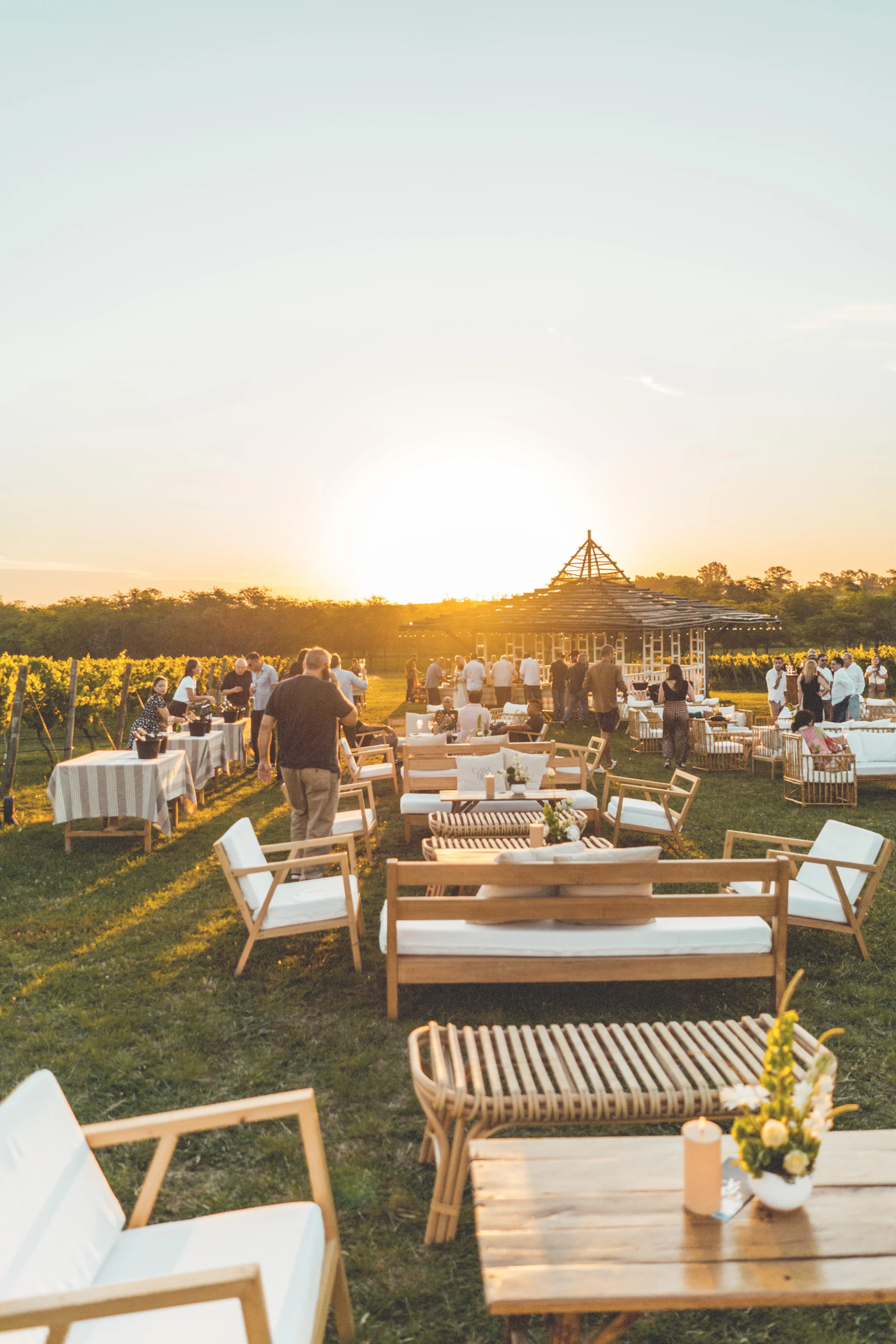 Evento al atardecer en Bodega Gamboa